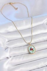 316L Çelik Gold Renk Zincir Turkuaz Mineli İncili Çiçek İşlemeli Portre Model Kadın Kolye