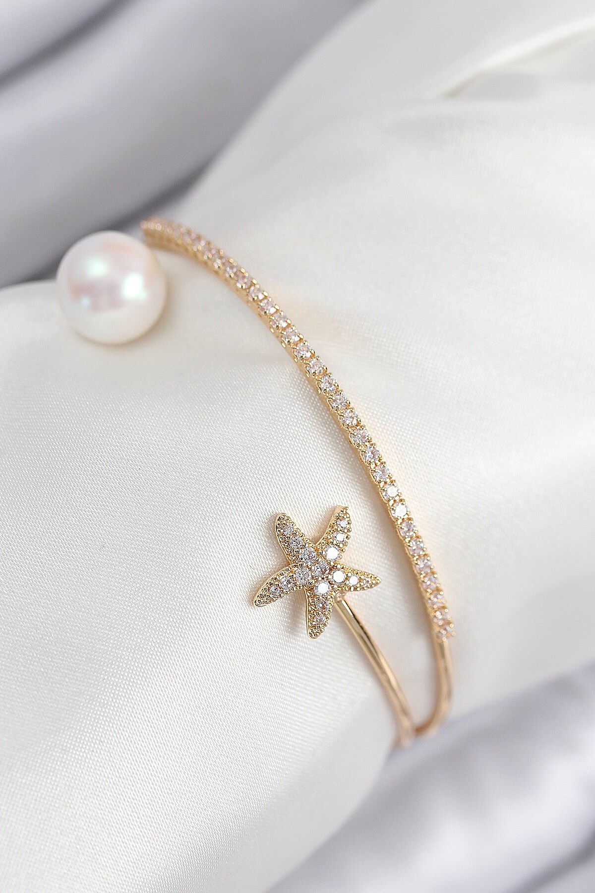 Pirinç Zirkon Taşlı Yıldız Ve İnci Model Gold Renk Kadın Bileklik