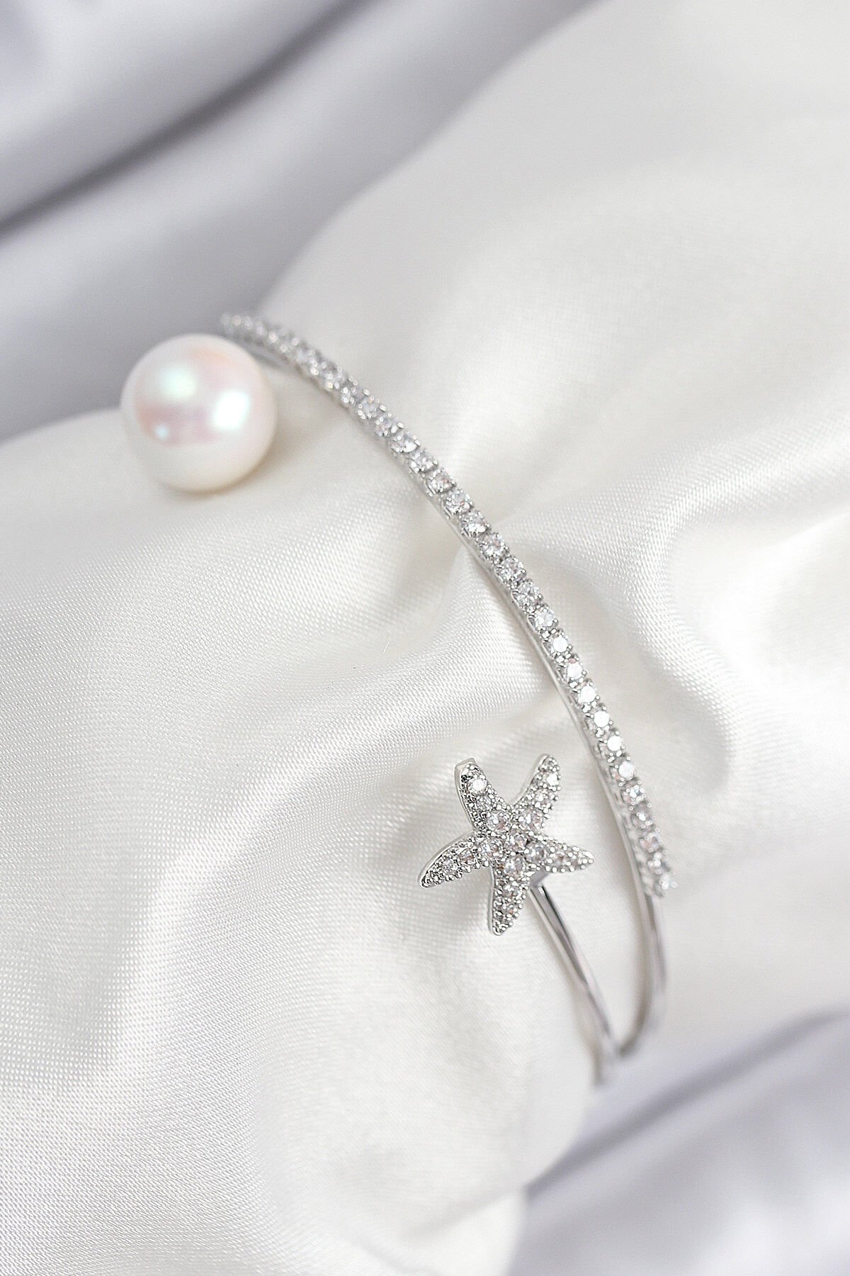 Pirinç Zirkon Taşlı Yıldız Ve İnci Model Gümüş Renk Kadın Bileklik