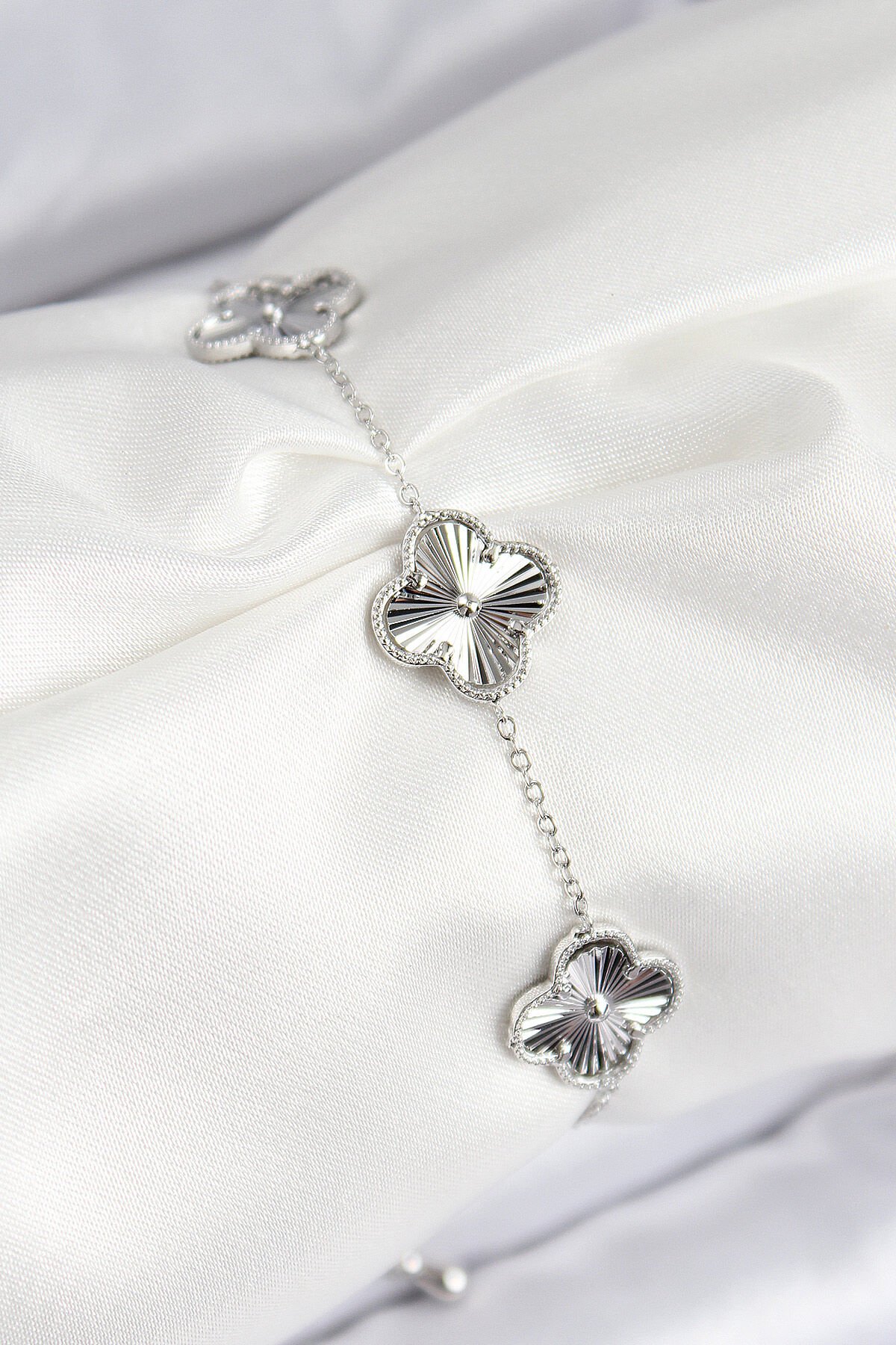 VIP Pirinç Yonca Model Gümüş Renk Kadın Bileklik