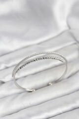 Dorika Model Pirinç Gümüş Renk Kadın Bileklik