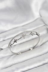 Pirinç Gümüş Renk Çiçek Model Kadın Bileklik