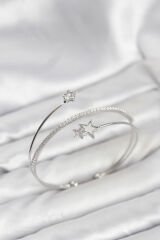 Yıldızlı Model Pirinç Gümüş Renk Kadın Bileklik