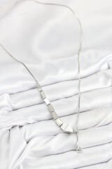 Pirinç Yılan Model Gümüş Renk Asansörlü Kadın Kolye