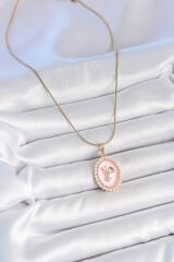 316L Çelik Gold Renk Zincir Pembe Mineli İncli Zirkon Taşlı Çiçek İşlemeli Portre Model Kadın Kolye