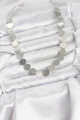 Yuvarlak Plaka Model Gümüş Renk Kadın Kolye