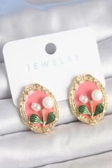 Pirinç Gold Renk Pembe Mineli İncili Çiçek İşlemli Portre Model Kadın Küpe
