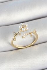 Pirinç İnci Detaylı Papatya Figürlü Zirkon Taşlı Gold Renk Ayarlanabilir Kadın Yüzük