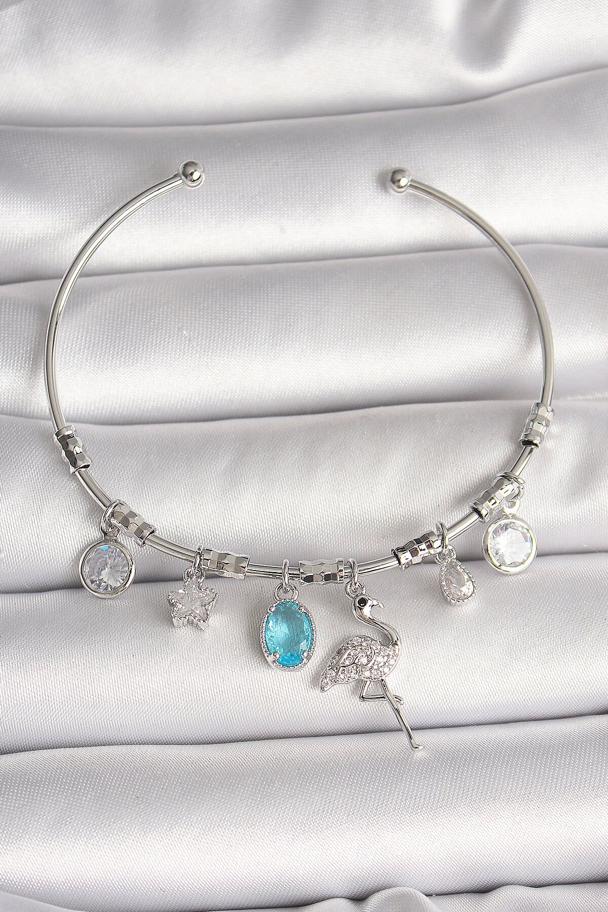 Pirinç Gümüş Renk Sallantı Zirkon Taşlı Filaminga Figür Charm Kadın Bileklik