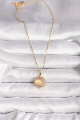 316L Çelik Gold Renk Zirkon Taşlı Turuncu Sedefli Hilal Model Kadın Kolye