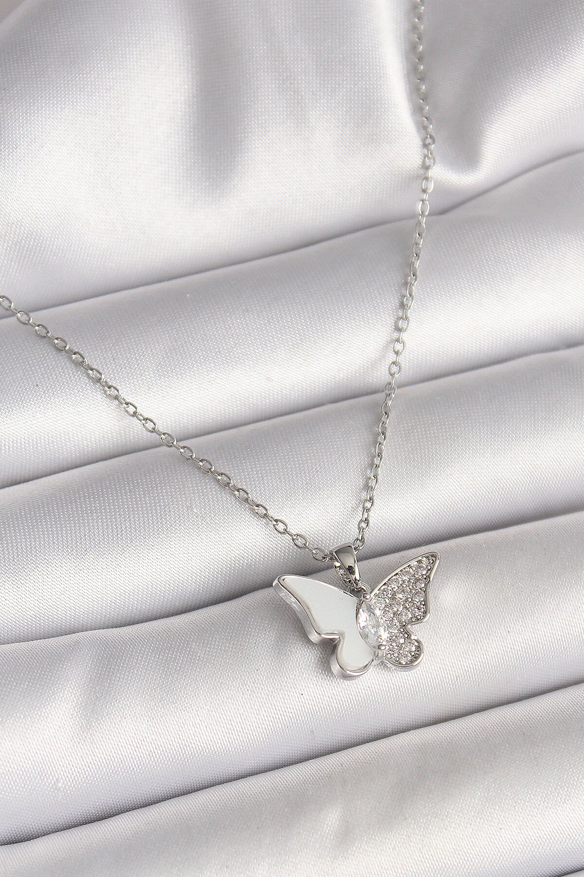316L Çelik Gümüş Renk Zincir Zirkon Taşlı Beyaz Mineli Kelebek Model Kadın Kolye