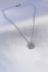 316L Çelik Gümüş Renk Açılır Yonca Model Kadın Kolye