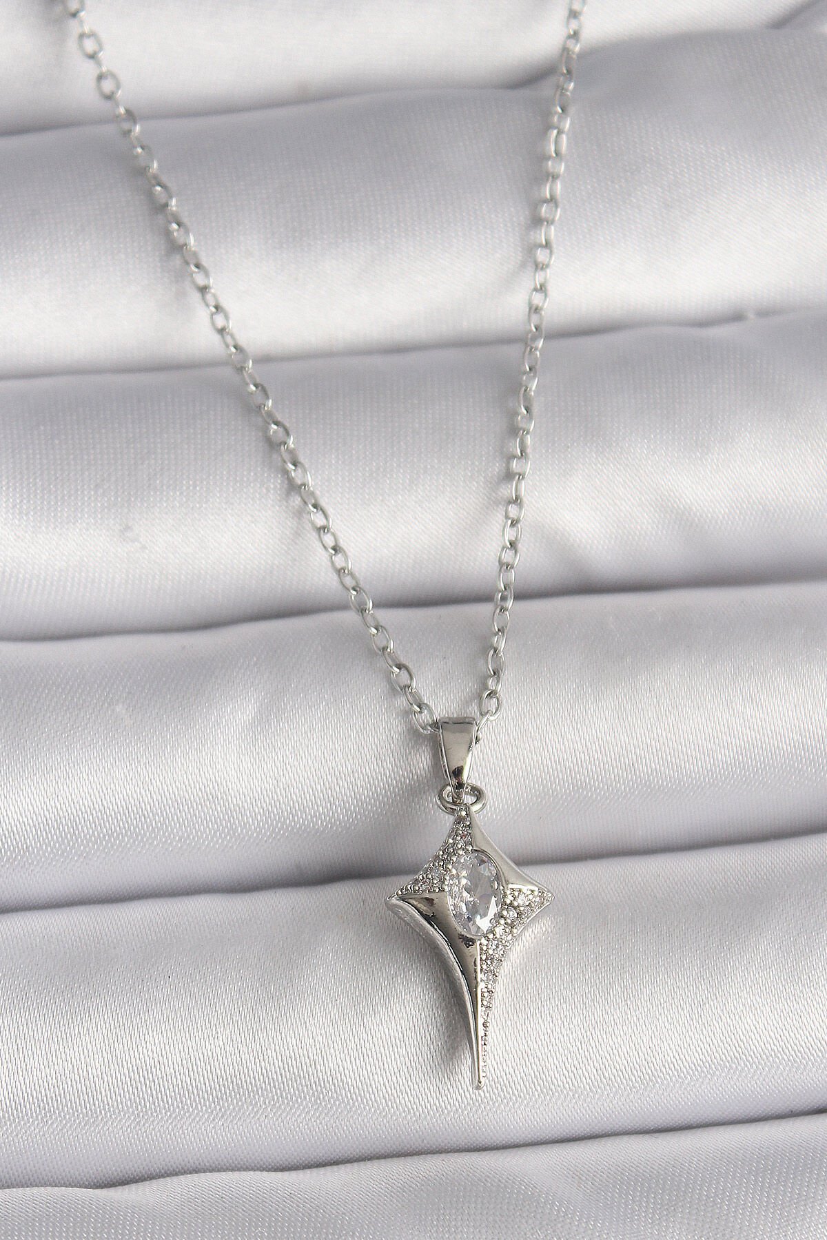 316L Çelik Gümüş Renk Zincir Zirkon Taşlı Kuzey Yıldızı Model Kadın Kolye