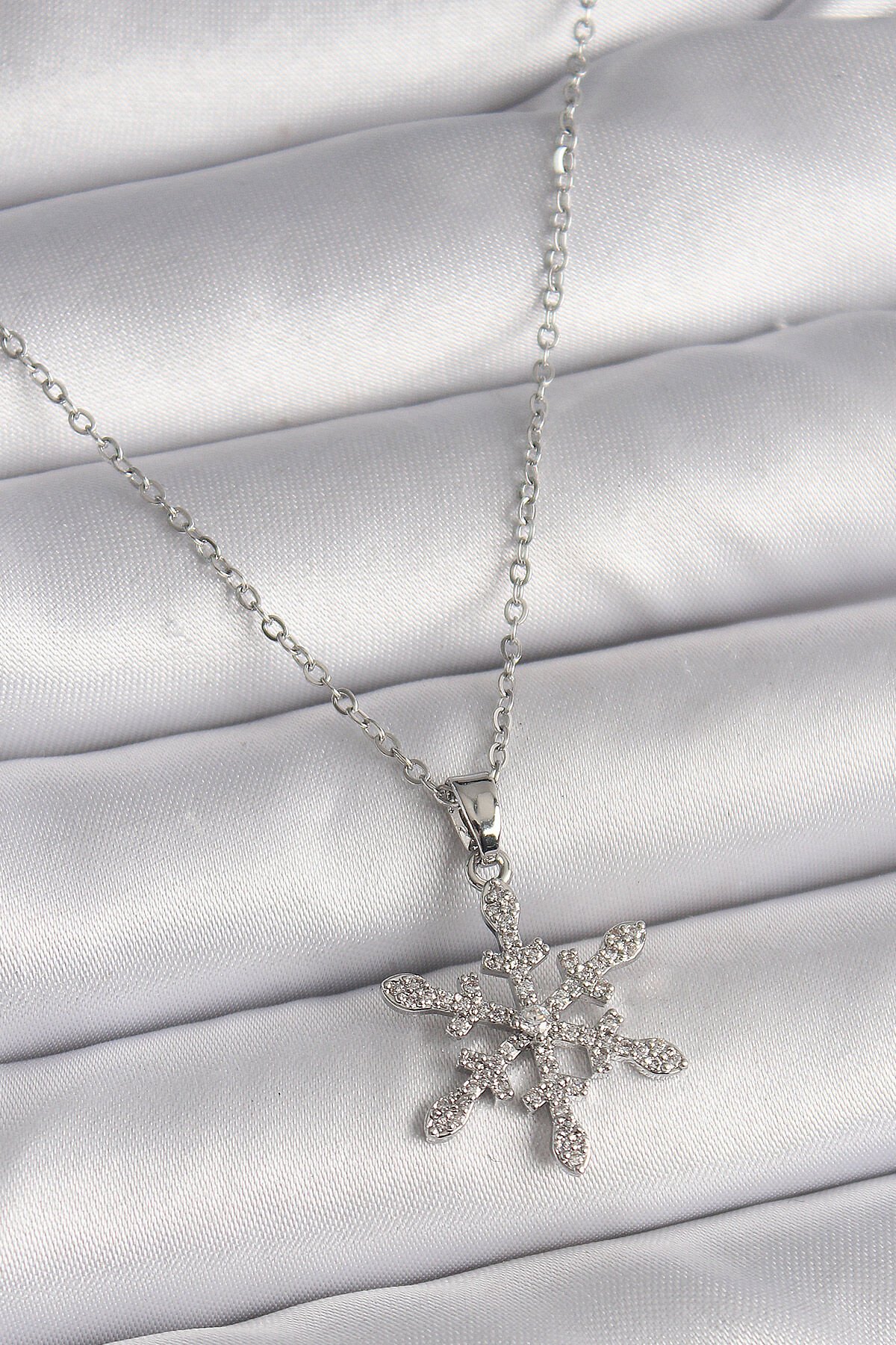316L Çelik Gümüş Renk Zincir Zirkon Taşlı Kar Tanesi Model Kadın Kolye