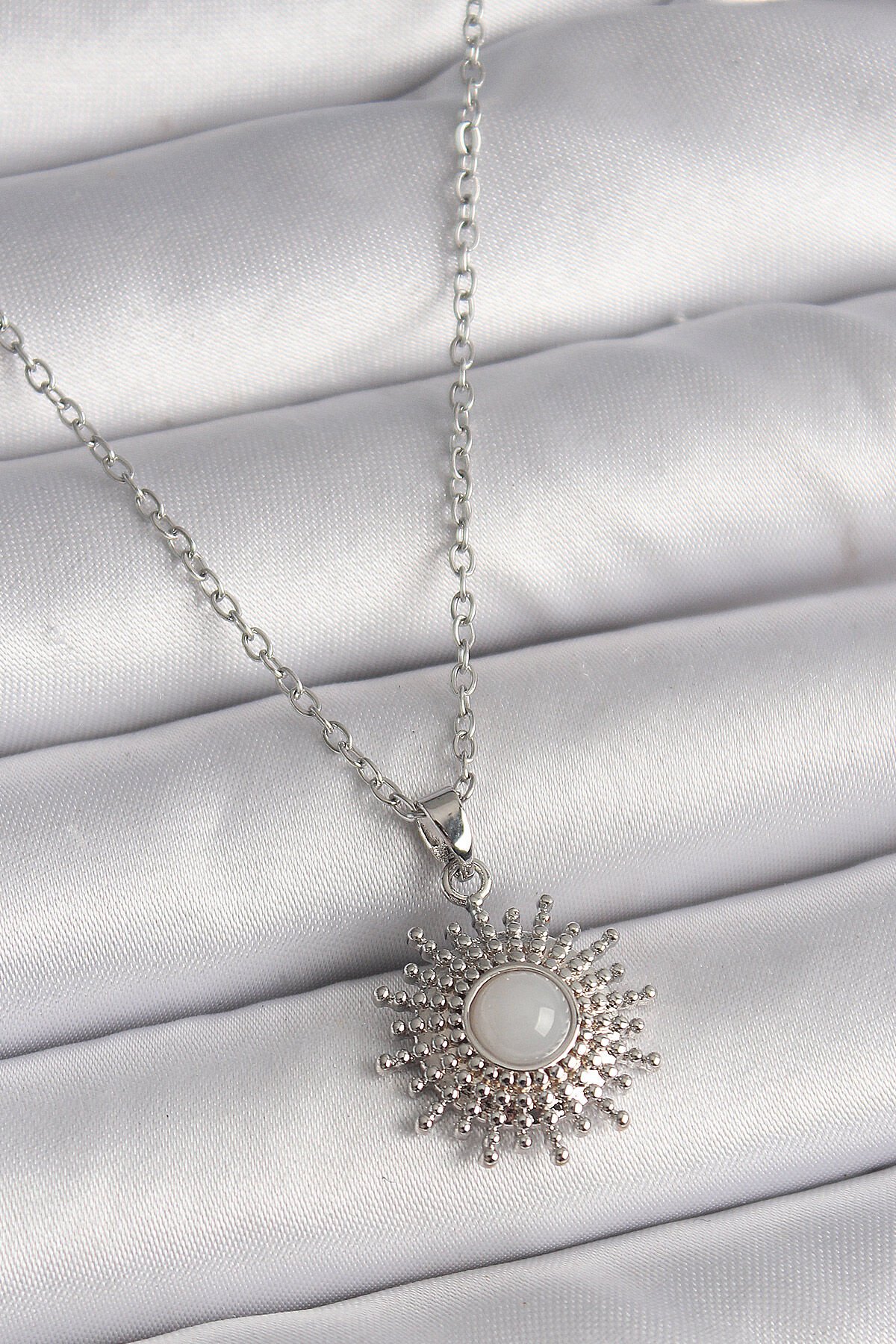 316L Çelik Gümüş Renk Zincir Beyaz Mineli Güneş Model Kadın Kolye