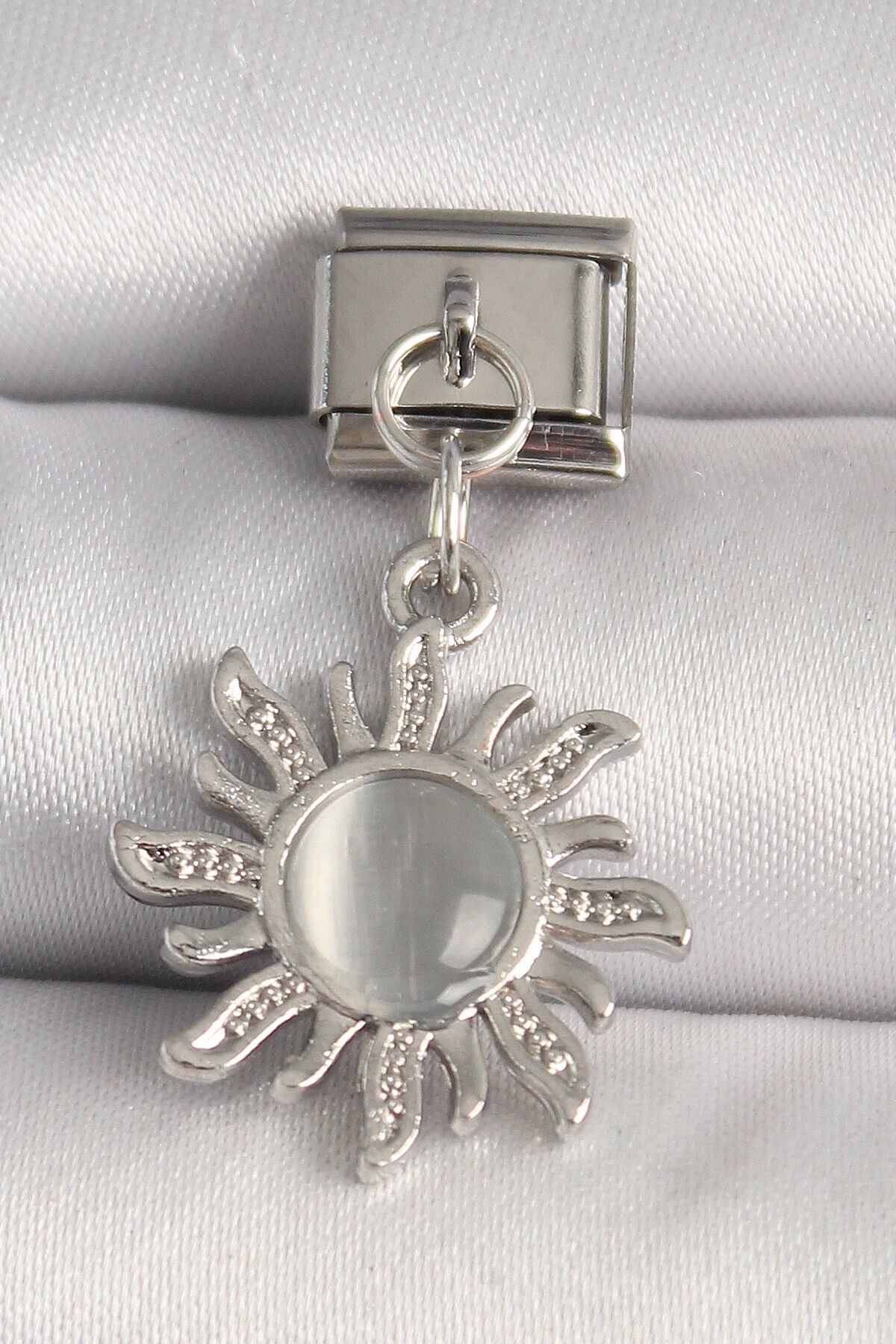 316L Çelik Gümüş Renk Beyaz Mineli Güneş Model Nomination Charm