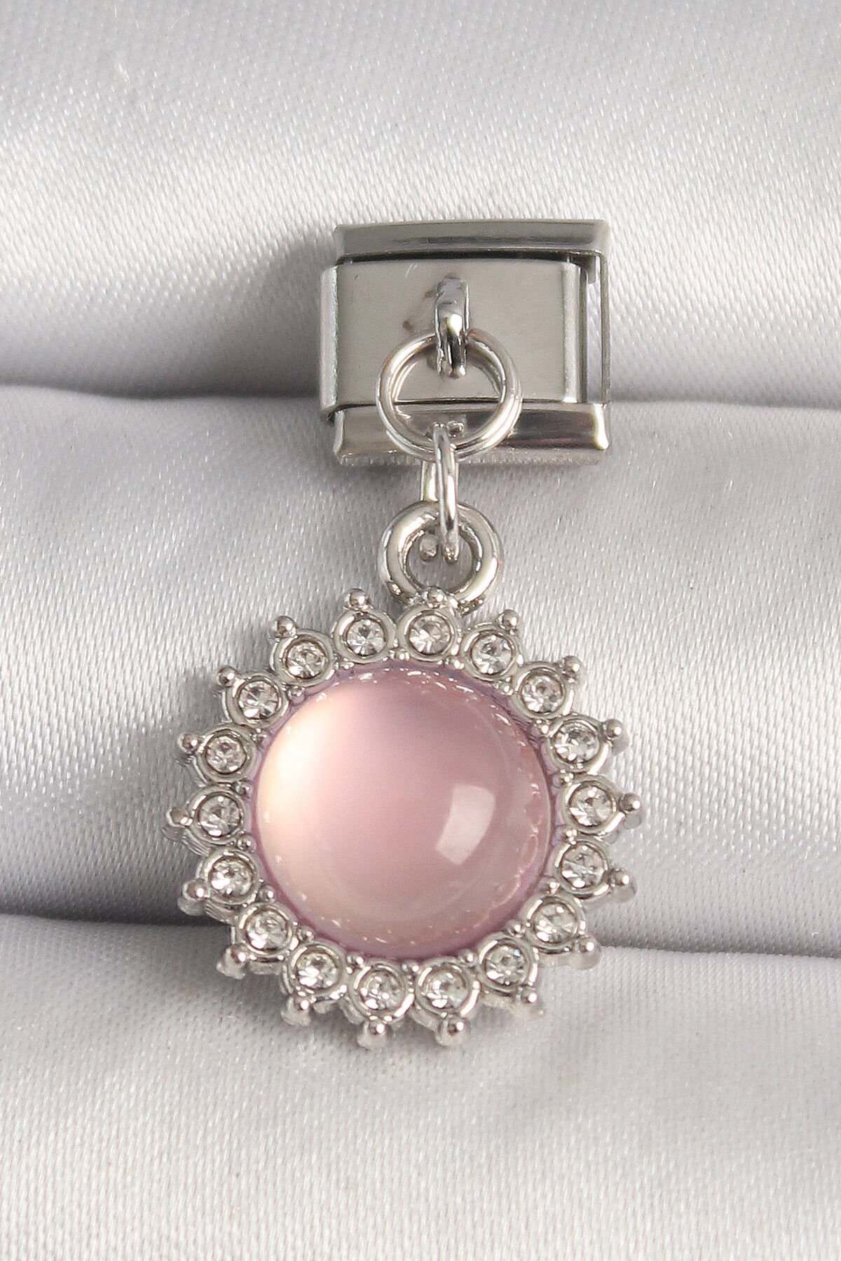 316L Çelik Gümüş Renk Pembe Mineli Zirkon Taşlı Güneş Model Nomination Charm