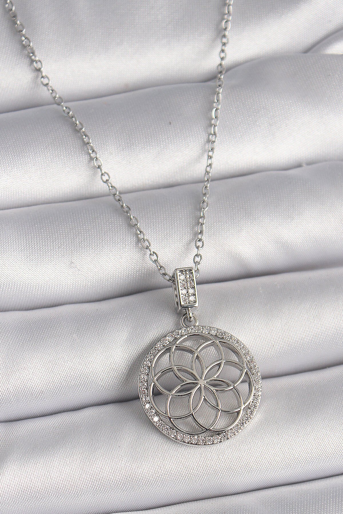 316L Çelik Gümüş Renk Zincir Zirkon Taşlı Lotus Model Kadın Kolye