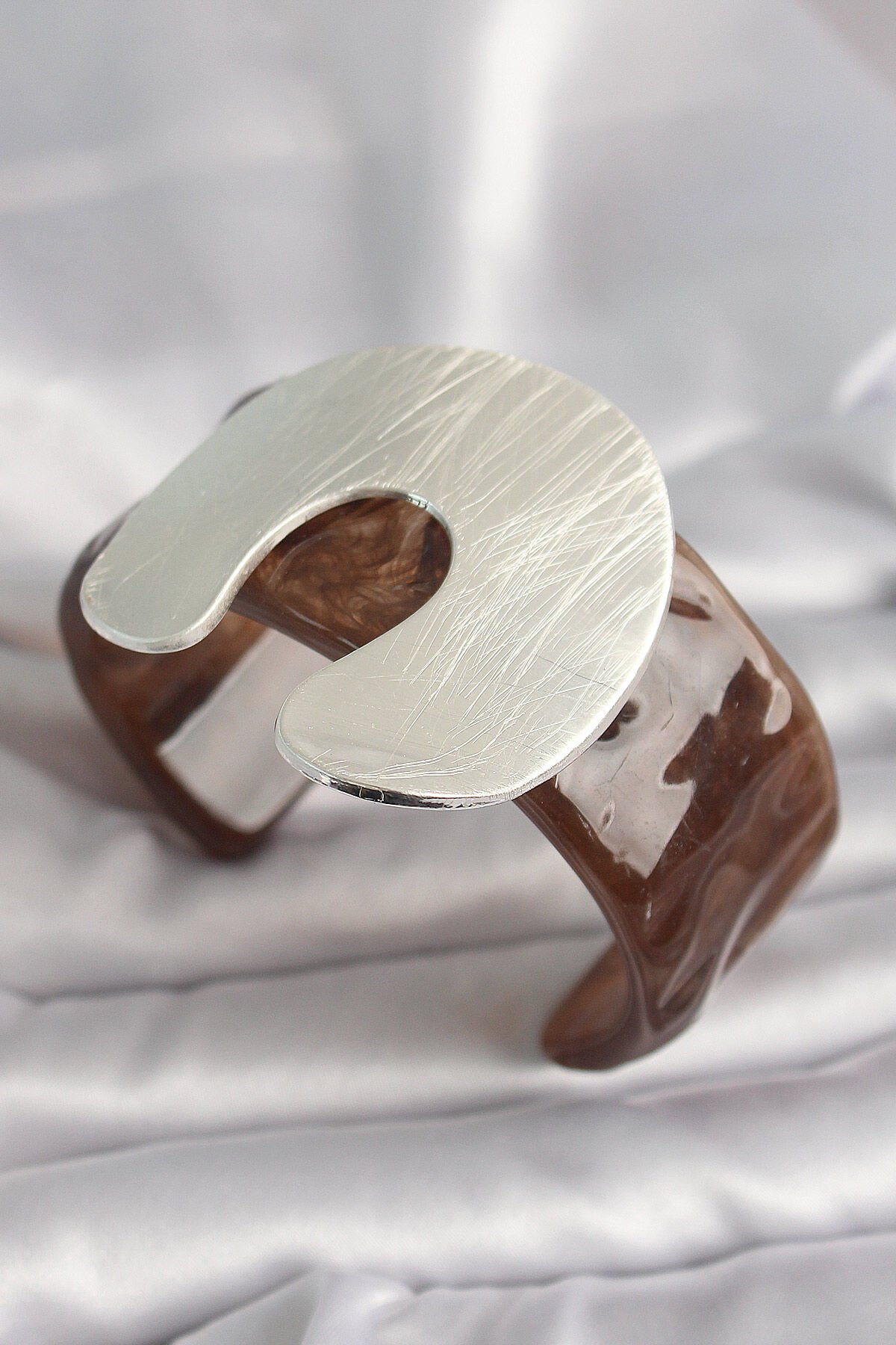 Kahverengi Mermer Desen Akrilik Plastik Gümüş Plaka Model Vintage Kadın Bilezik