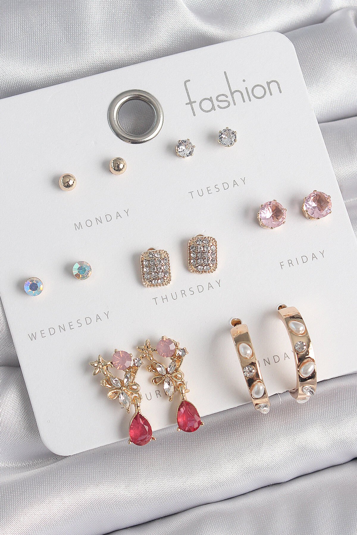 Pirinç Gold Renk Zirkon Taşlı Çiçek Figür İncili Halka Figür 7 Çift Kadın Küpe Seti