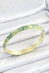 Mineli Pirinç Yeşil Sarmal Desenli Gold Renk Kadın Kelepçe