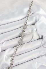 Pirinç Zirkon Taşlı Kalp Detaylı Çiçek Model Gümüş Renk Kadın Bileklik