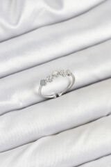 Pirinç Gümüş Renk Minimal Yonca Detaylı Kadın Yüzük