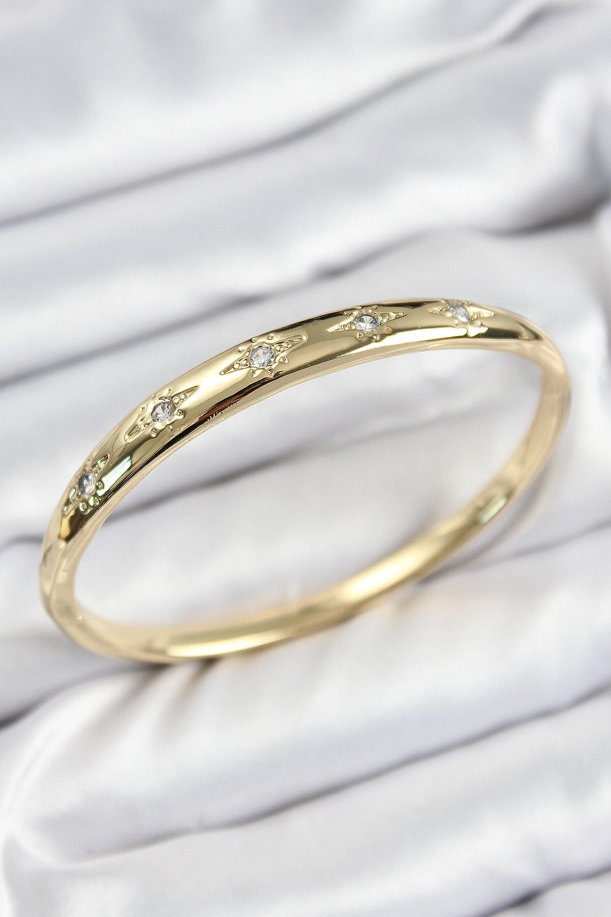 Pirinç Zirkon Taşlı Kutup Yıldızı Model Gold Renk Kadın Kelepçe