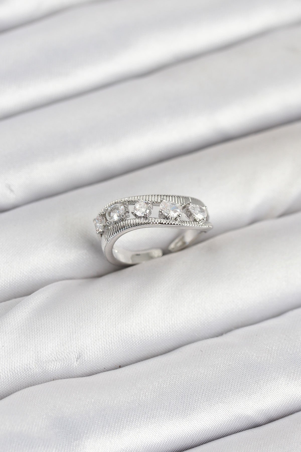 Pirinç Gümüş Renk Zirkon Taşlı Kadın Yüzük