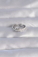 Pirinç Gümüş Renk Zirkon Taşlı Dalgalı Su Yolu Model Ayarlanabilir Yüzük