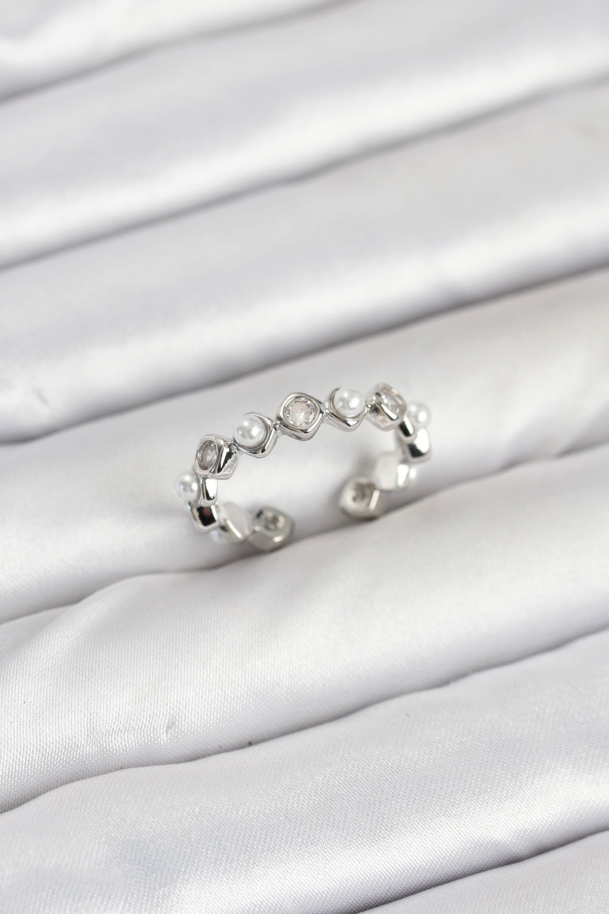 Pirinç Gümüş Renk Zirkon Taşlı İncili Kadın Yüzük