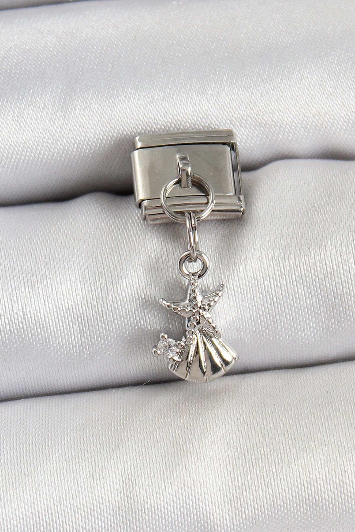 316L Çelik Sallantılı Zirkon Taşlı Deniz Yıldızı Ve İstiridye Model Gümüş Renk Nomination Charm