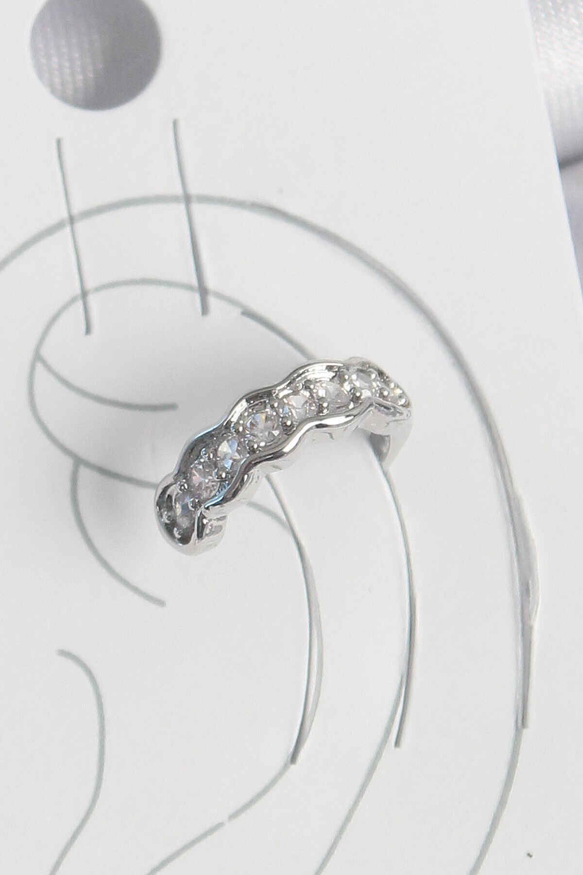 Pirinç Gümüş Renk Zirkon Taşlı Kıkırdak Model Kadın Küpe