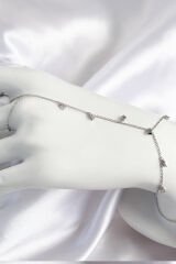 Pirinç Zirkon Taşlı Sallantılı Model Gümüş Renk Kadın Şahmeran