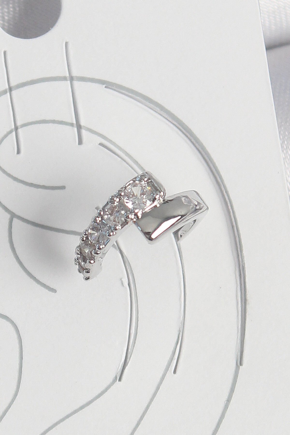 Pirinç Gümüş Renk Zirkon Taşlı Kadın Kıkırdak Küpe