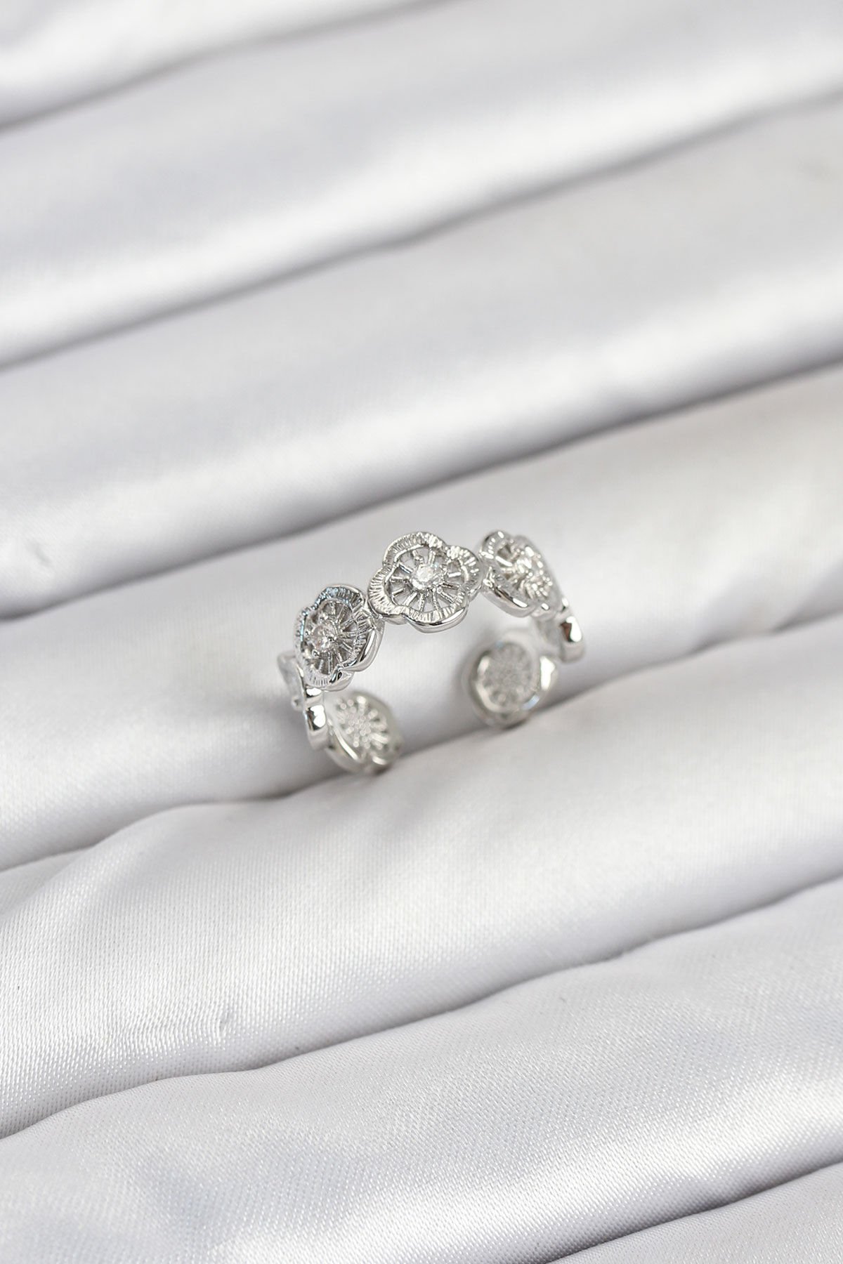 Pirinç Gümüş Renk Yonca Model Kadın Yüzük