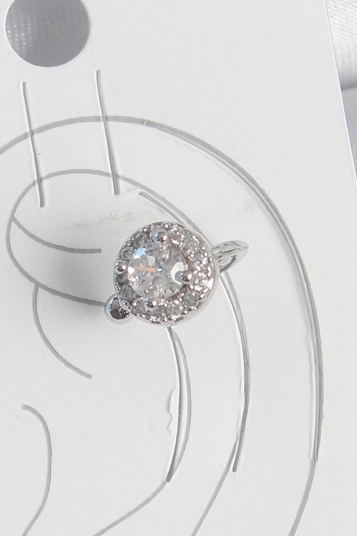 Pirinç Gümüş Renk Zirkon Taşlı Kadın Kıkırdak Model Küpe