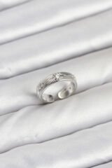 Pirinç Gümüş Renk Zirkon Taşlı Kutup Yıldızı Model Kadın Yüzük