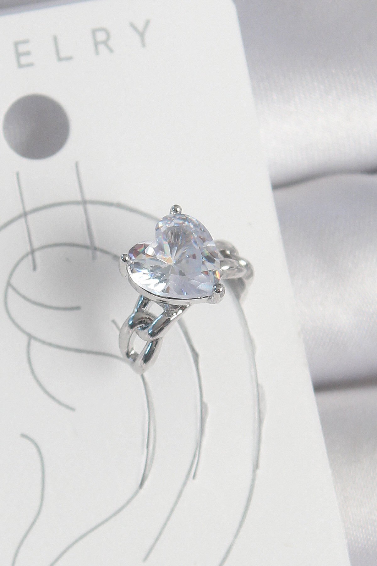 Pirinç Gümüş Renk Zirkon Taşlı Kalp Model Kadın Kıkırdak Küpe