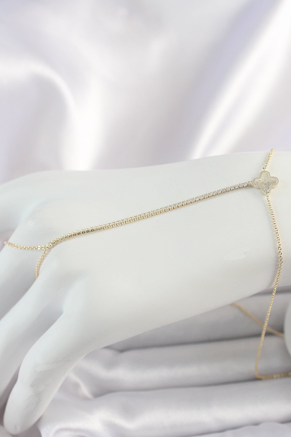 Pirinç Gold Renk Su Yolu Zirkon Taşlı Yonca Model Kadın Şahmeran