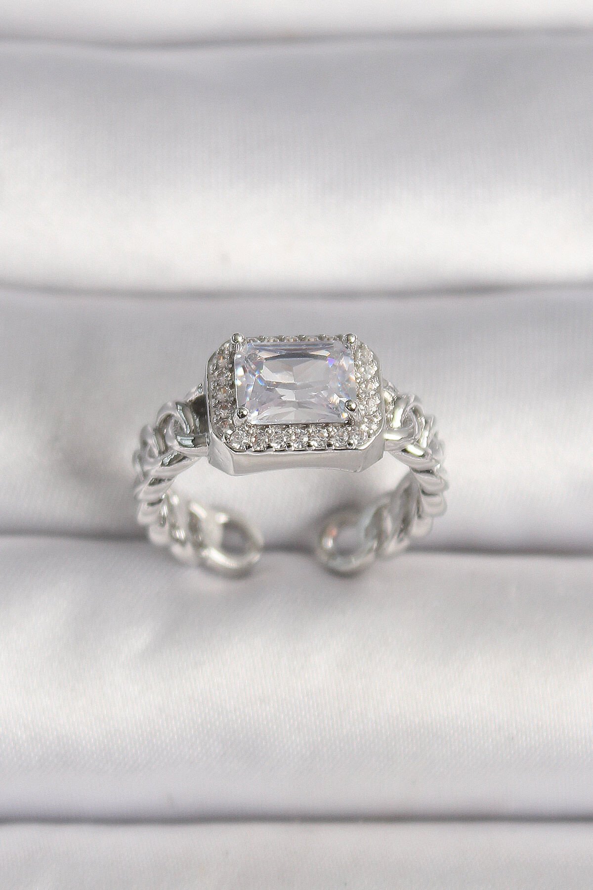 Pirinç Gümüş Renk Ayarlanabilir Zincir Kare Zirkon Taşlı Kadın Yüzük