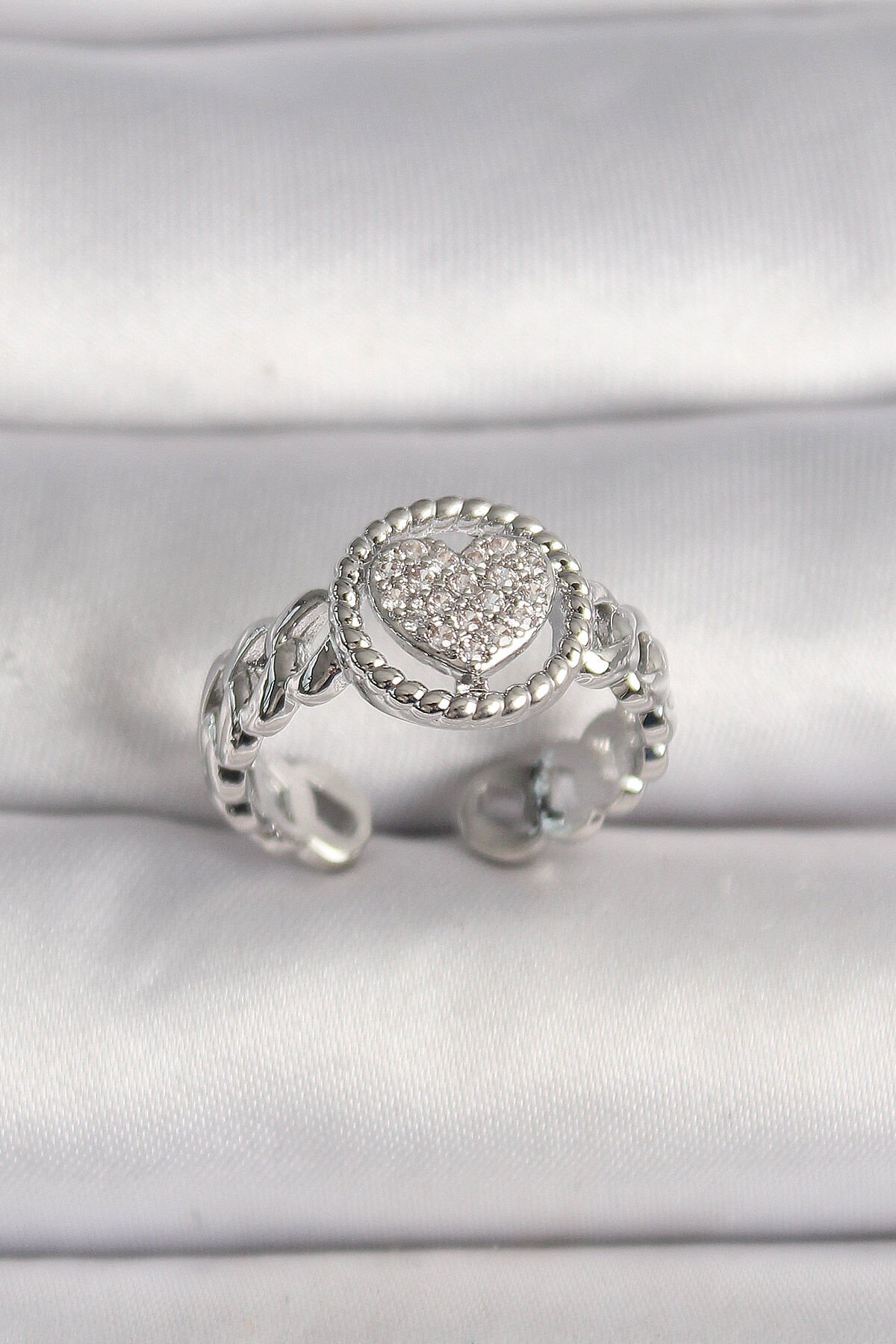 Pirinç Gümüş Renk Zincir Model Zirkon Taşlı Kalp Model Kadın Yüzük