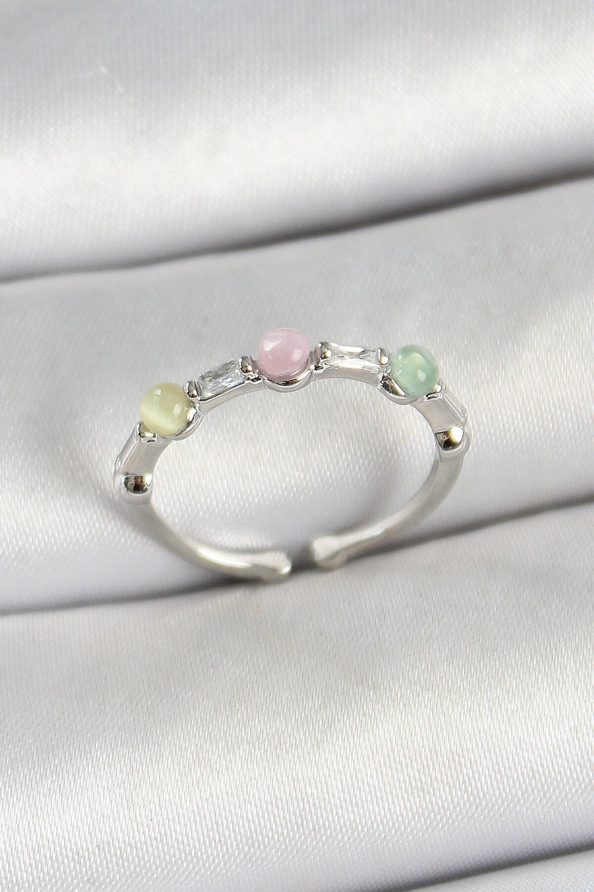 Pirinç Sıralı Boncuk Figürlü Zirkon Taşlı Gümüş Renk Ayarlanabilir Kadın Yüzük