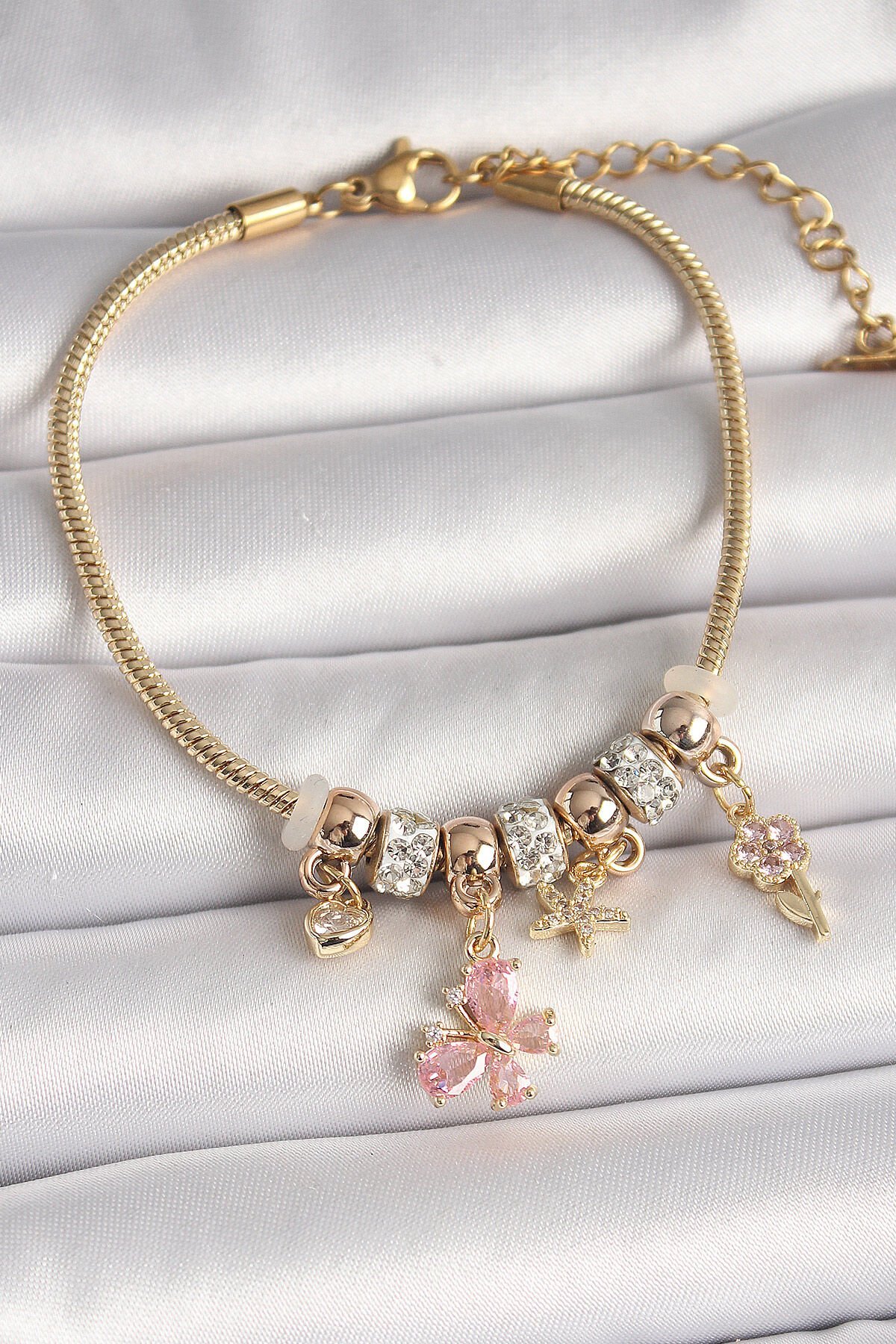 Pirinç Gold Renk Sallantı Pembe Zirkon Taşlı Kelebek Figür Çiçek Detay Charm Kadın Bileklik