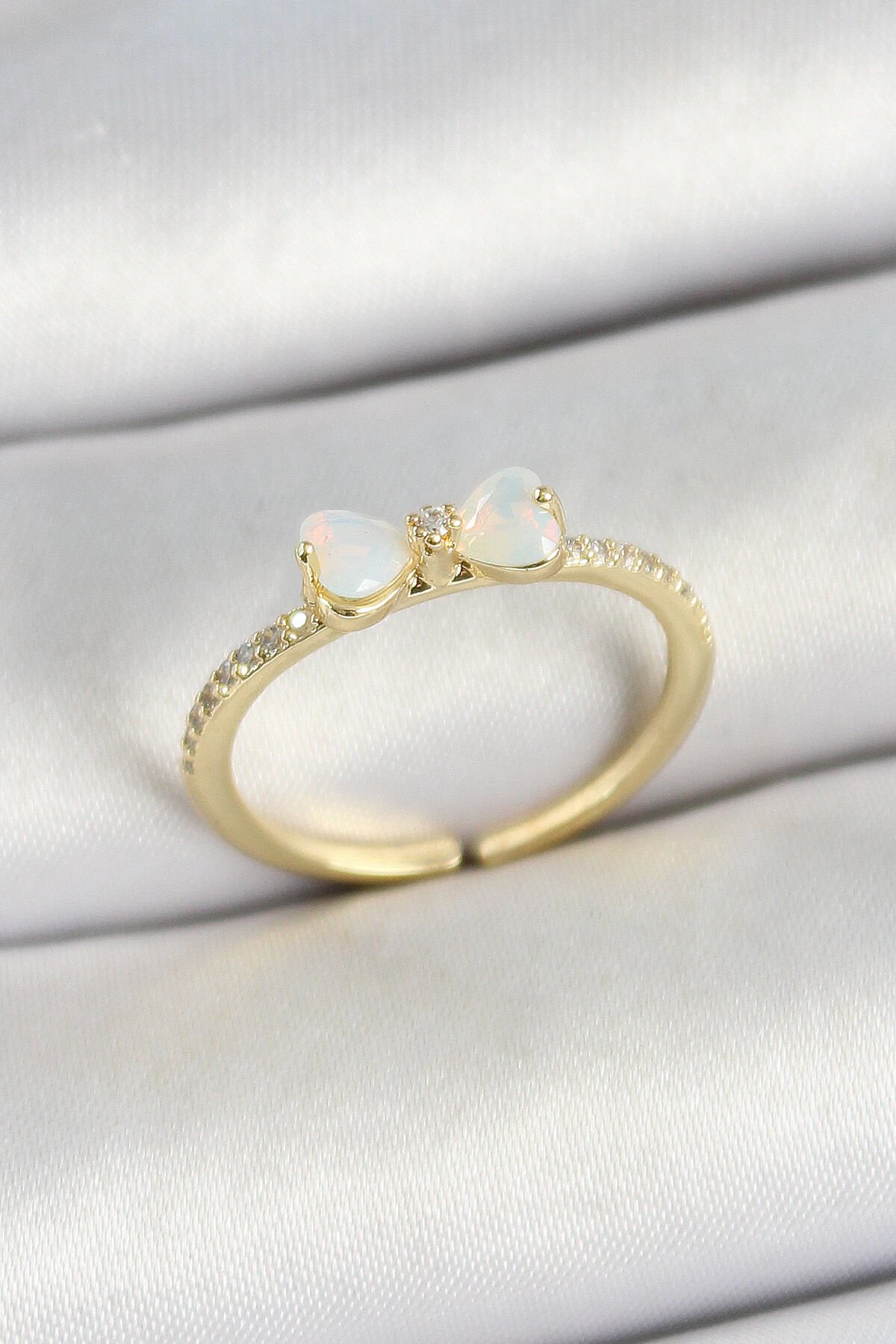 Pirinç Fiyonk Figürlü Zirkon Taşlı Gold Renk Ayarlanabilir Kadın Yüzük