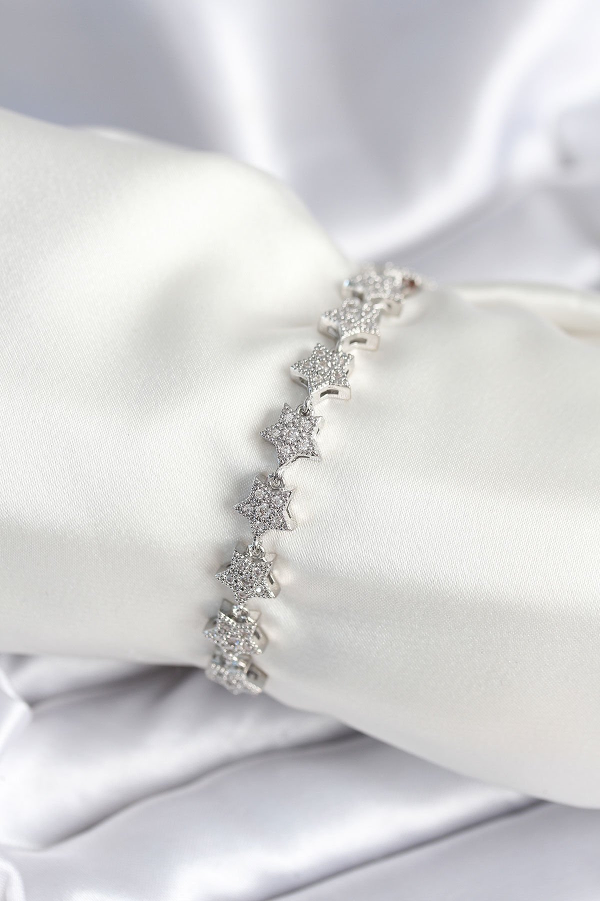 Pirinç Gümüş Renk Yıldız Model Kadın Bileklik