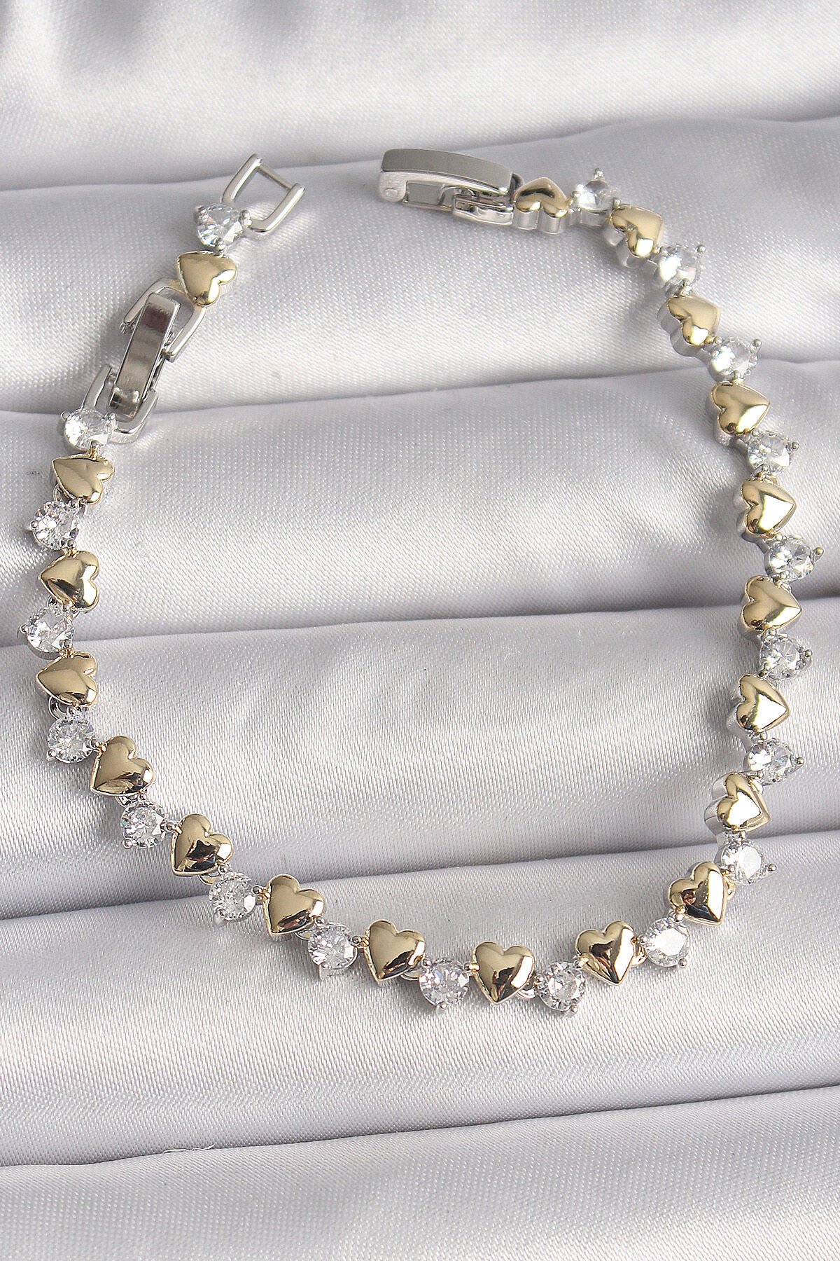 Pirinç Gümüş Renk Zirkon Taşlı Gold Kalpli VIP Seri Kadın Bileklik