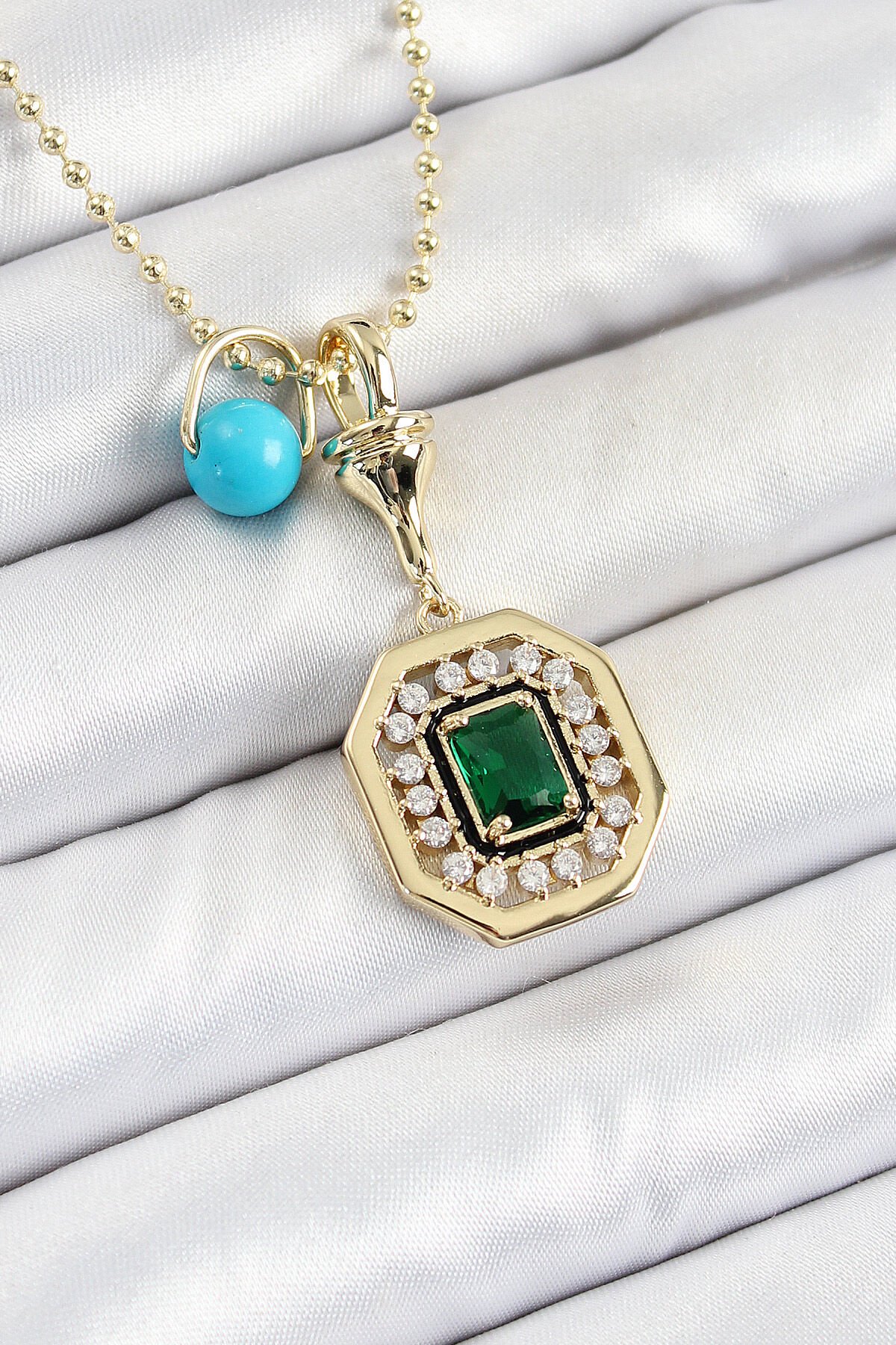 Gold Renk Pirinç Zirkon Taşlı Kadın Serenay Kolyesi