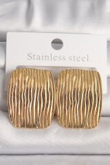 Pirinç Gold Renk İşlemeli Kare Plaka Model Kadın Küpe