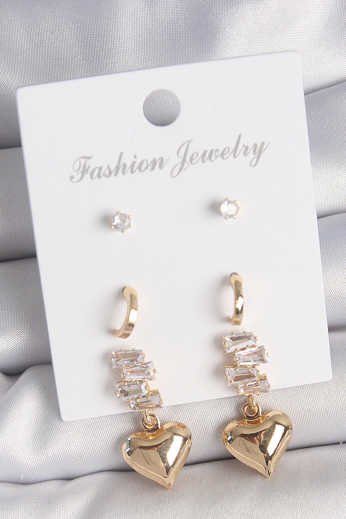 Pirinç Gold Renk Zirkon Taşlı Sallantılı Kalp Model Yarım Halka Detay 3 Çift Kadın Küpe Seti